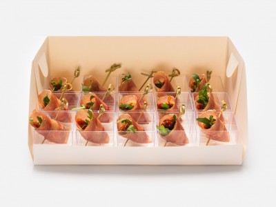 Мини-рулеты из пармской ветчины со сливочным сыром и зеленью